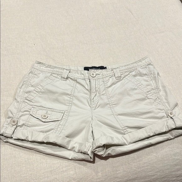 Calvin Klein Jeans Women's Cream Cargo Shorts size 8 - Picture 1 of 8